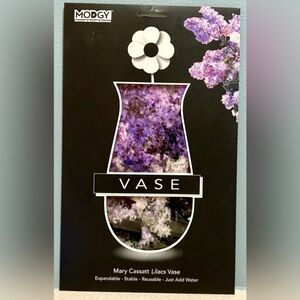 Modgy Lilacs Vase